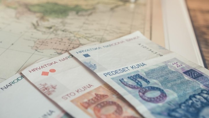 Susjedni umirovljenici dobit će mali bonus uz mirovinu za prosinac