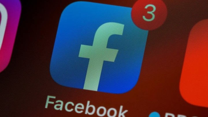 Skupa greška: Umirovljenik tražio kredit preko Facebooka, ostao bez novca
