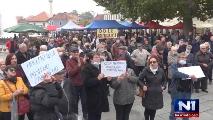 Umirovljenici se okupili na prosvjedu: "Kako preživjeti sa 1.450 kuna?"