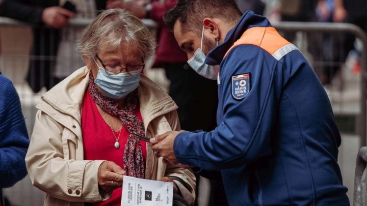 Više od 50 posto umirovljenika podržava obavezne covid potvrde u zdravstvu