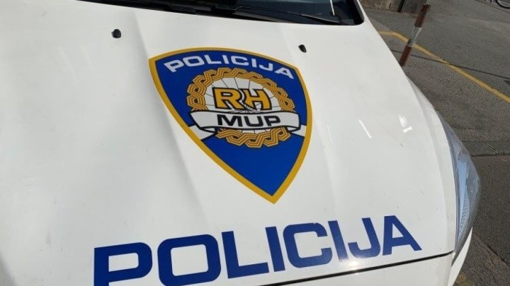 Umirovljenik kod Karlovca palio suhu travu pa umro od gušenja dimom