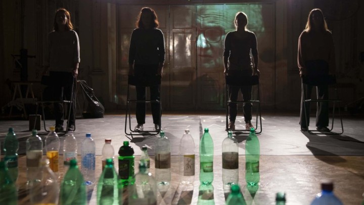 Bakice: Mlade glumice na sceni prikazuju kako žive siromašne starice!