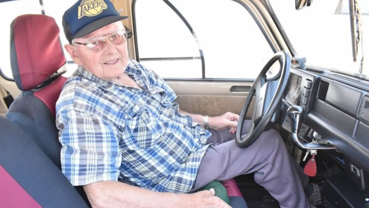 Umirovljeniku Josipu 93 su godine, a njegovom kultnom automobilu 33!