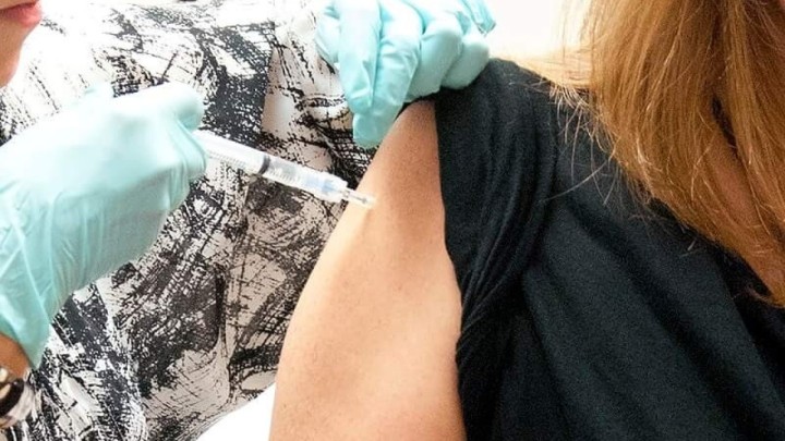 Pozivi za cijepljenje stigli mlađim i zdravijim građanima, dok stariji i dalje čekaju!