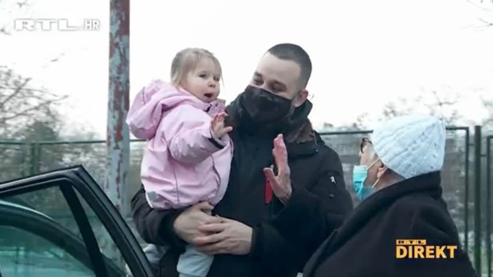 Napokon sloboda! Poljubac unuci, šetnja do trgovine po sir i vrhnje...