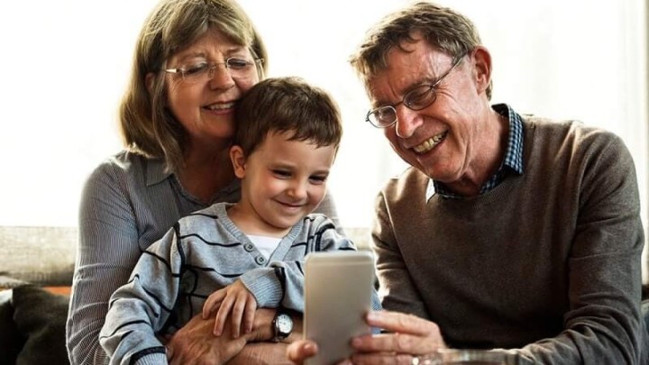 Baki i djedu ovršili tri četvrtine obje mirovine za uzdržavanje unuka