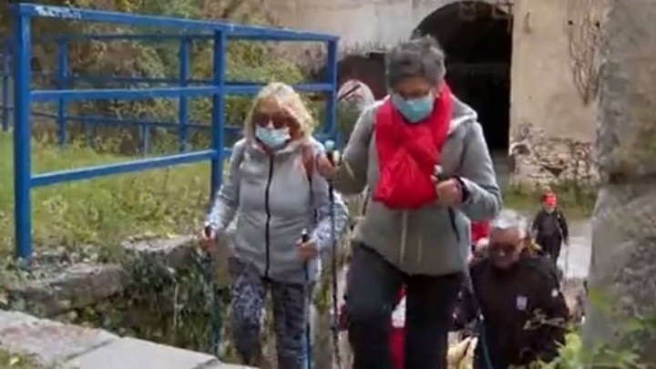 Ovi umirovljenici ne leže na kauču, zajedno se uspinju, druže i uživaju u prirodi