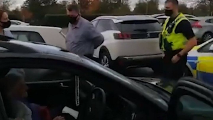 Žena (73) uhićena jer je pokušala izbaviti svoju majku (97) iz doma za starije, unuka sve snimila