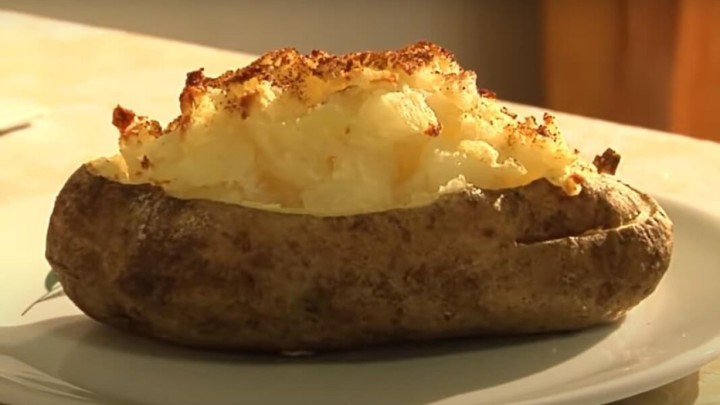 [BAKINA KUHINJA] Kad je kriza u novčaniku: Dvaput pečeni krumpir bake Clare za par kuna