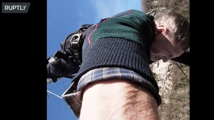 [VIDEO] 90-godišnji umirovljenik odvažio se na skok s visine od 207 metara