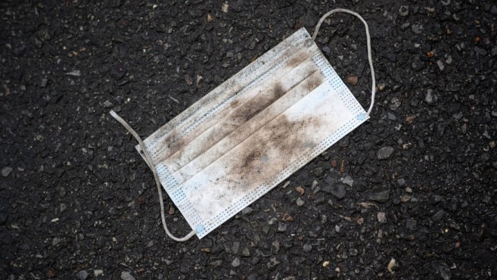 Maske, ako ih nosite nepravilno, mogu postati izvor zaraze: "Od kad je korone nosim samo ovu"