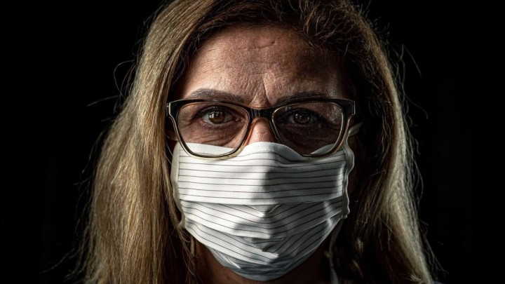 [KOMENTAR] Tko je kriv za širenje zaraze? Unuci, bake, Stožer ili teoretičari zavjere...