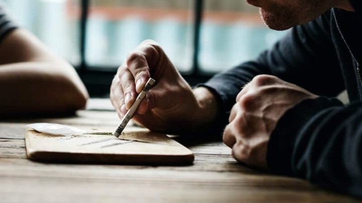 Uhićen 78-godišnjak, u stanu u Zagrebu pakirao i preprodavao kokain