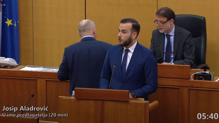 Sabor o nacionalnoj naknadi za starije: "Obećali ste 1.300, a dajete 800 kuna"