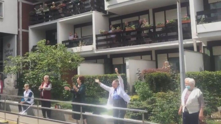 Mi ne možemo do njih, ali oni mogu do nas: Stanari domova zapjevali i zaplesali