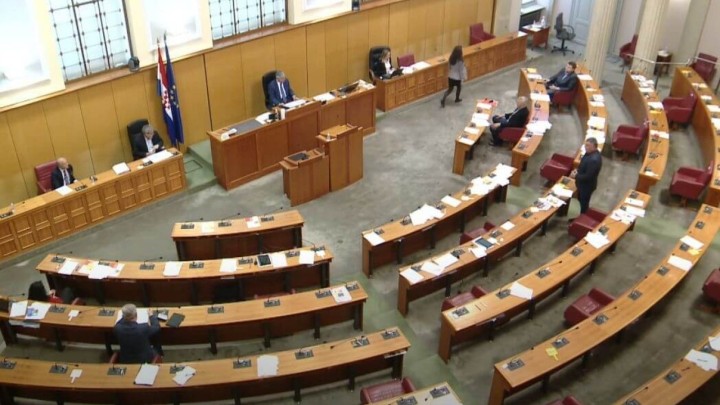 Sabor raspravlja o zakonu koji će zaustaviti ovrhe nad 21 tisućom umirovljenika