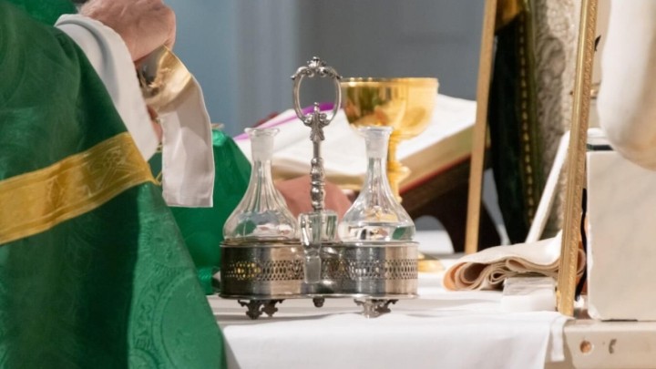 Ako se nastavi pad novooboljelih, mise bi se mogle vratiti već u nedjelju