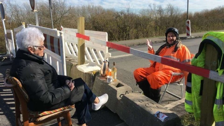 Za ovaj stariji par granice ne postoje, jer se na njima druže - svaki dan!