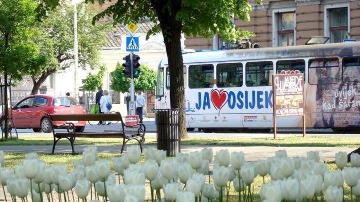 [ŽIVOT U GRADOVIMA] Uz popust na placu, umirovljenici ovdje imaju i božićnicu i uskrsnicu!
