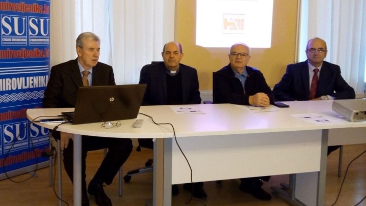 Predsjednički kandidati darovali predmete na aukciji, novac ide za stare i siromašne