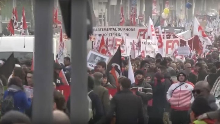 Ulice u Francuskoj su pune ljudi koji ne žele mirovinsku reformu