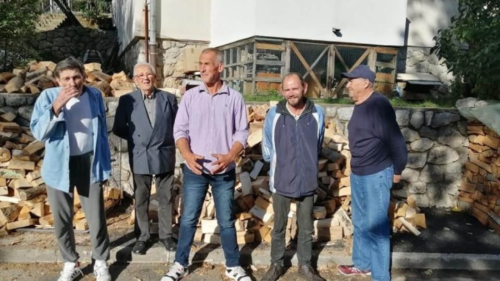 Riječanin donirao šest metara drva umirovljenicima i beskućnicima