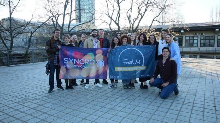 Traže umirovljenike volontere koji se slažu da za mijenjanje svijeta - nikada nije prekasno