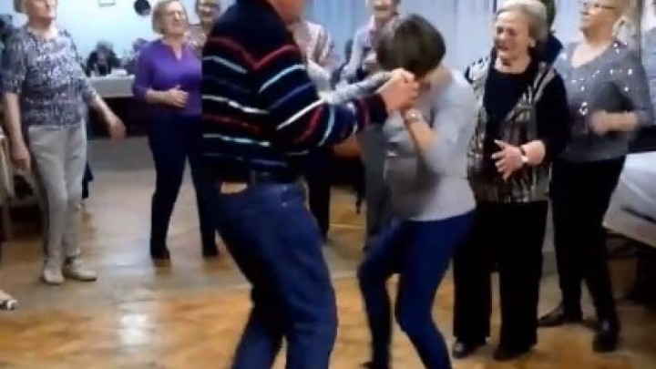 [VIDEO] Ovako feštaju umirovljenici: Plesom i pjesmom užarili podij