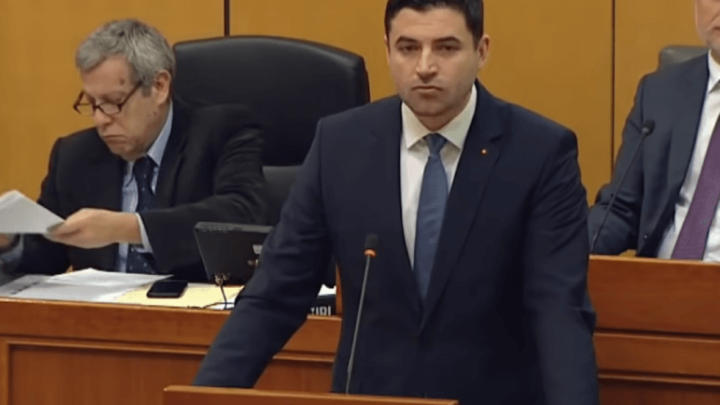 Davor Bernardić: "Ako je netko vjernik trebao bi Crkvi davati iz svoje plaće ili mirovine"