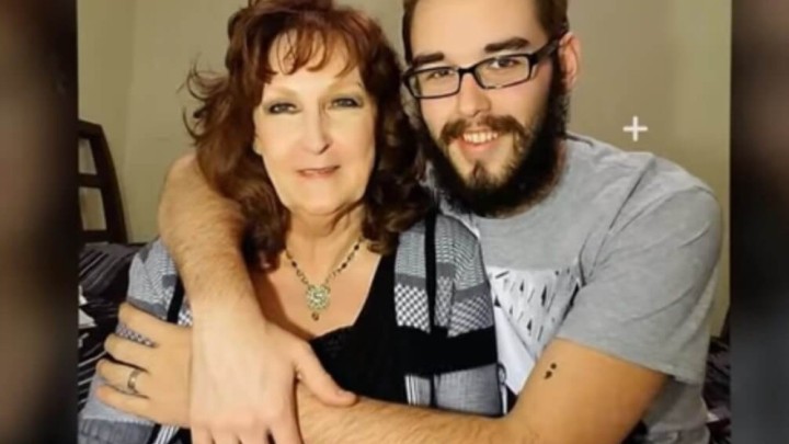 73-godišnja baka udana za tinejdžera kojeg je upoznala na sprovodu sina