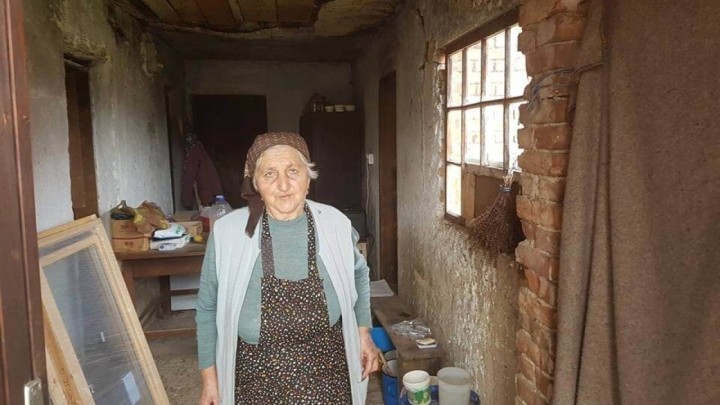 Siromašni starci ujedinili Hrvatsku: U derutne kuće stižu donacije prozora, peći, namještaja...