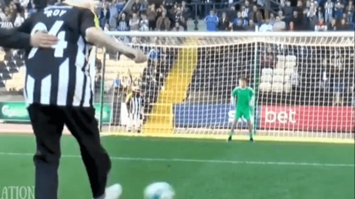 [VIDEO] Nikad nije kasno: 94-godišnjem umirovljeniku klub za koji navija ispunio životni san