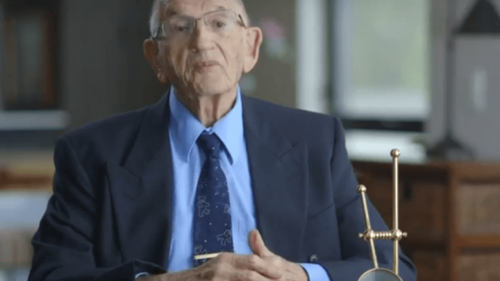 94-godišnji doktor još uvijek radi s pacijentima, a zdravlje mu čuva jeftina namirnica