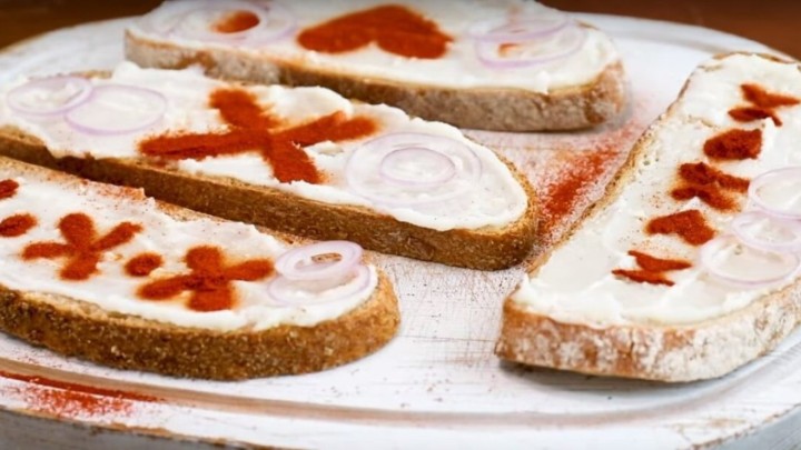 Kruh i mast: Užina našeg djetinjstva u kojoj uživamo i danas