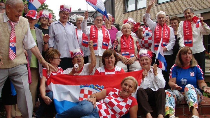 [FOTO] Ovako se navija za Vatrene: Umirovljenici predviđaju 2:1 za Hrvatsku!