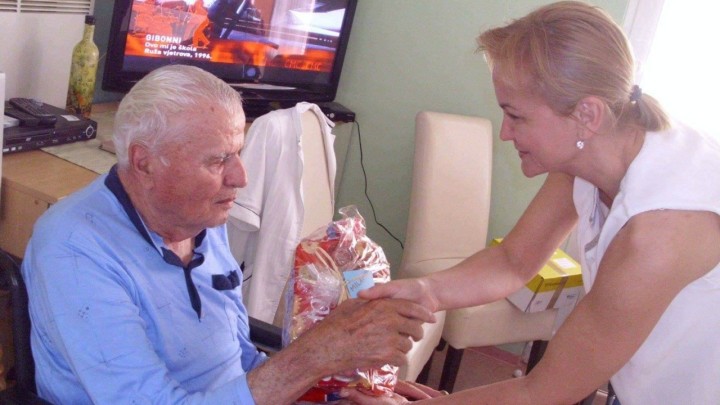 Građani sakupili stotine poklona za rođendane djedova i baka u domovima