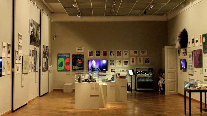 U Muzeju za umjetnost i obrt popusti za bivše hipike, čupavce, bitnike, rokere i studente iz '68