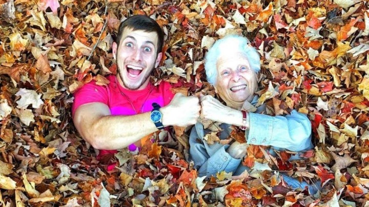 91-godišnja baka i 25-godišnji unuk osvajaju svijet: "Kod nas zabava ne prestaje"