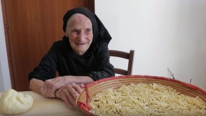 Čuvarica tradicije: 93-godišnja bakica ručno izrađuje domaću tjesteninu