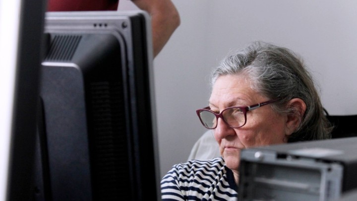 Svi već znaju surfati - penzići na tečaju informatike brzo upijaju znanje