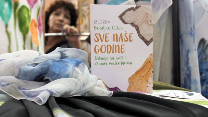Svila, kist, boja, ruka, glava i talent - sve što je Bosiljki Odak potrebno za izradu odjevnih unikata