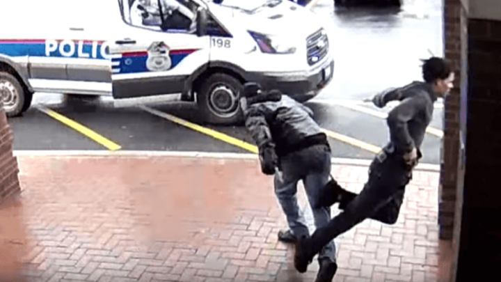 [VIDEO] Djed elegantnim potezom zaustavio pljačkaša i vjerojatno mu spasio život!