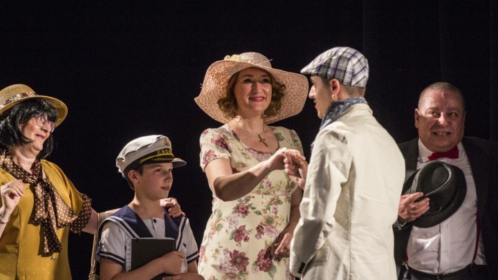 Gospon Fulir privukao starije dame koje su uz besplatan ulaz dobile - i ružu