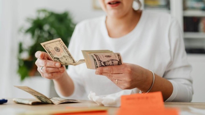 Želite u banci podići mirovinu osobe nakon smrti? To će vas koštati 9,95 eura