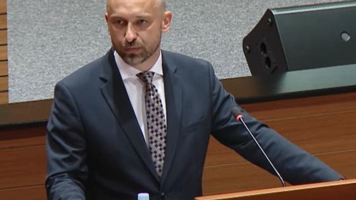 Mirovinska reforma u Saboru: 'Umirovljenici biraju između grijanja i večere, to je sramota'