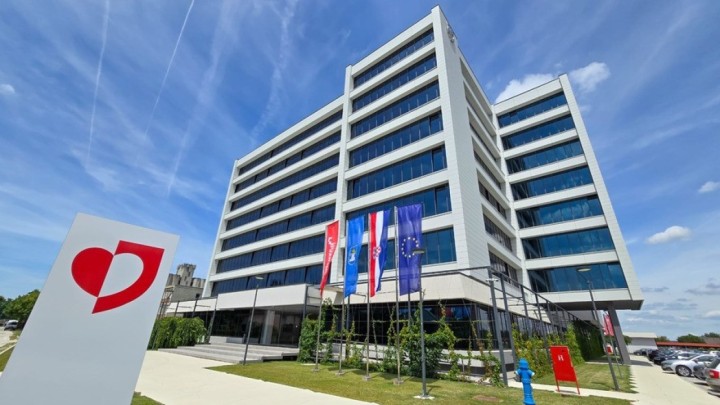 Ova tvrtka jedna je od najvećih izvoznika, a u vlasništvu je mirovinskih fondova