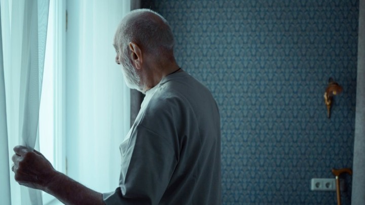 Neke zemlje uvode ministre za usamljenost: Rizicima sve više izloženi i stari i mladi