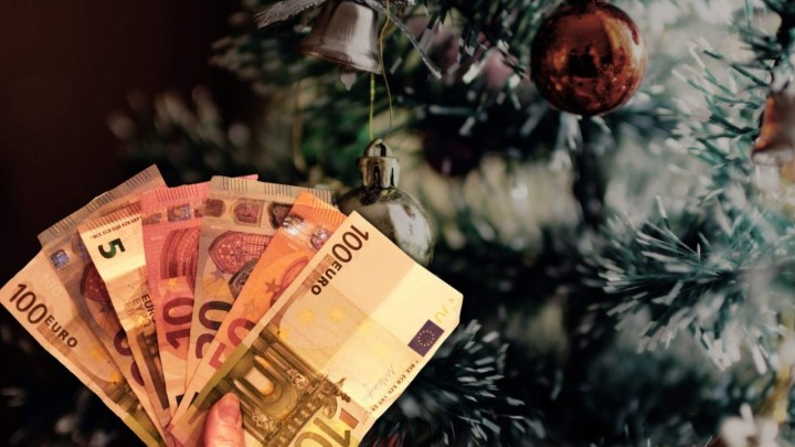 Još dva grada najavila božićnice: Umirovljenicima keš, ali i poklon bonovi