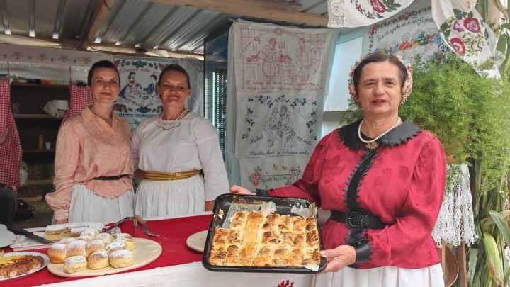 Recept za domaće štrukle: Zdenka nam je otkrila i trik kod razvlačenja tijesta