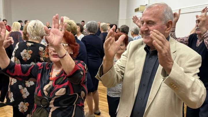 Plesna večer umirovljenika: 'Svima mogu biti primjer kako se pleše i radi fešta'